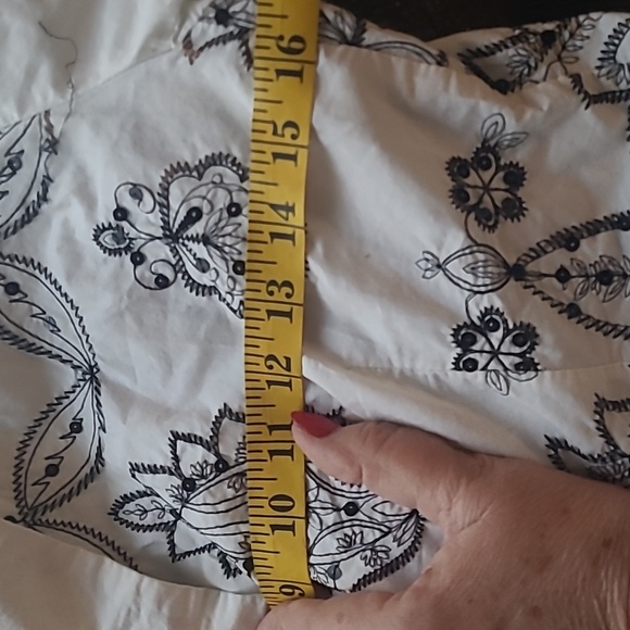 Embroidered and Sequined Jacket - Picture 12 of 15